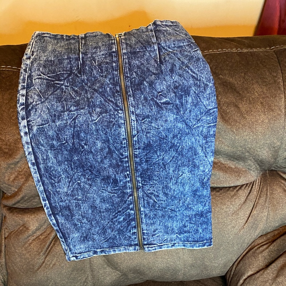 Acid washed skirt